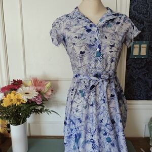Vintage Blue and Off-White Midi Dress with Flutter Sleeves and Belt Tie Sz Med